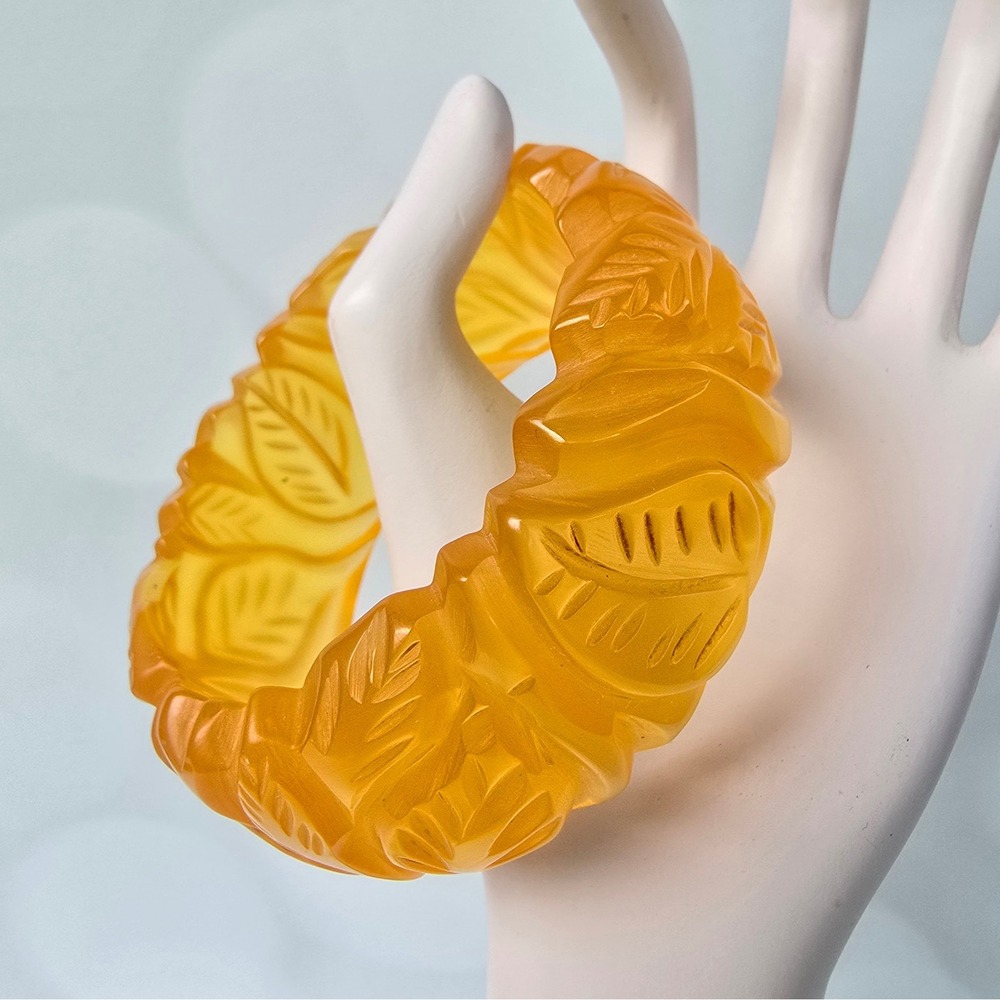 Vintage Deeply Carved Apple Juice Lucite Bangle Bracelet Honey Amber Leaf Motif
